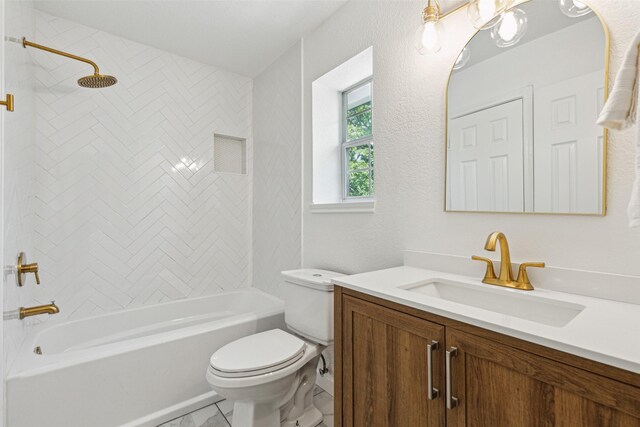 627 N Hampton Rd, Dallas, TX 75208 - unfurnished bedroom featuring light wood finished floors, baseboards, ensuite bathroom, and ceiling fan