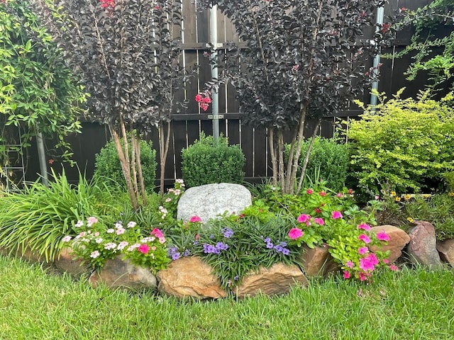 view of yard featuring fence