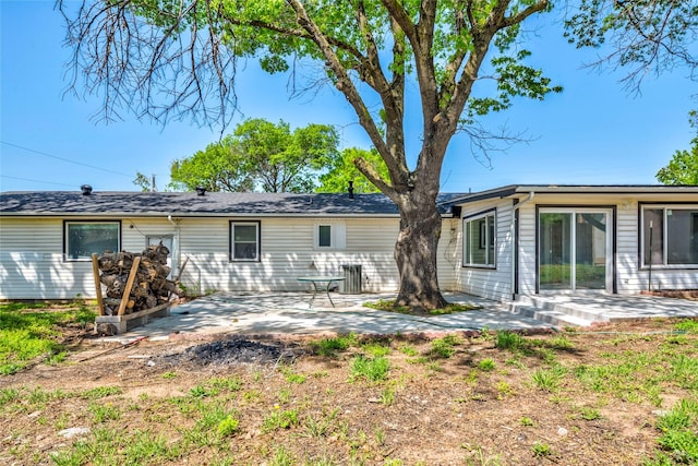 110 Pine St, Weatherford, TX 76086 - back of house with a patio