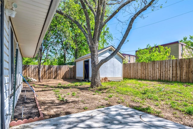 110 Pine St, Weatherford, TX 76086 - view of yard featuring a patio, an outbuilding, and a fenced backyard