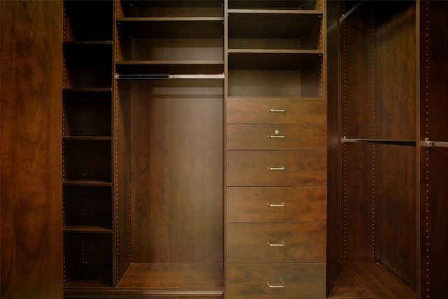 2408 Victory Park Ln Unit 1031, Dallas, TX 75219 - view of walk in closet