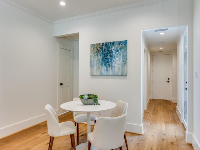 6909 Middle Cove Dr, Dallas, TX 75248 - dining area with light wood-style floors, ornamental molding, visible vents, recessed lighting, and baseboards