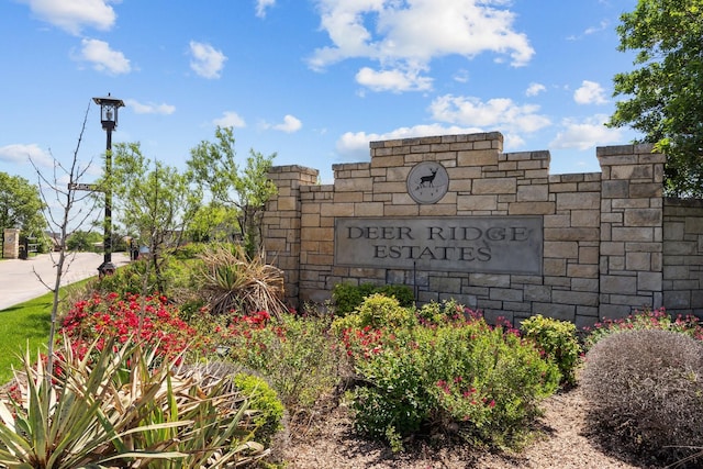 view of community / neighborhood sign
