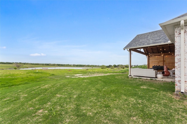 view of yard featuring a water view