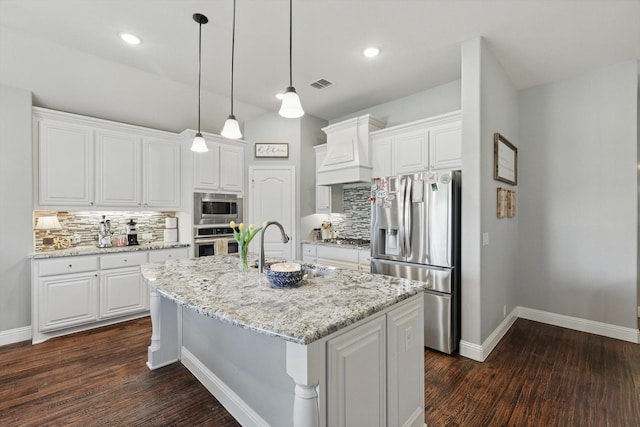 1057 Canterbury Ln, Forney, TX 75126 - kitchen with stainless steel appliances, baseboards, a sink, backsplash, and recessed lighting