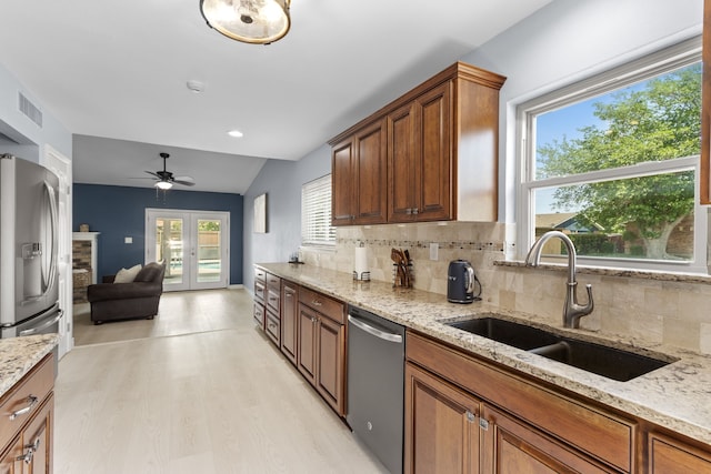 2113 Victoria Rd, Carrollton, TX 75007 - kitchen with stainless steel appliances, visible vents, a sink, tasteful backsplash, and ceiling fan