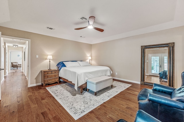 bedroom with dark wood-type flooring, visible vents, baseboards, and a ceiling fan