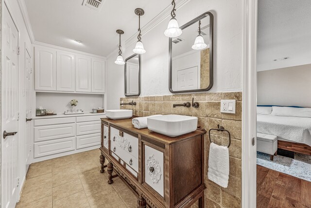full bathroom with a sink, visible vents, and connected bathroom