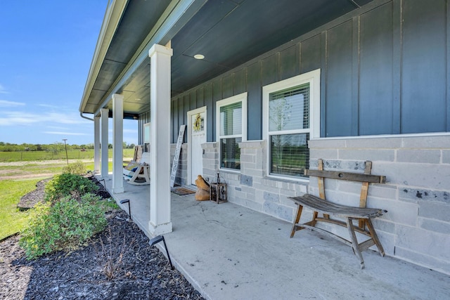 view of patio / terrace with covered porch