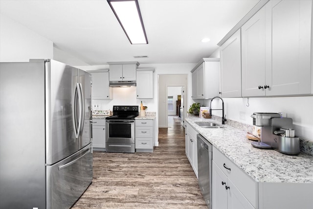 500 E Criner St, Grandview, TX 76050 - kitchen with light wood-style floors, under cabinet range hood, appliances with stainless steel finishes, a sink, and visible vents
