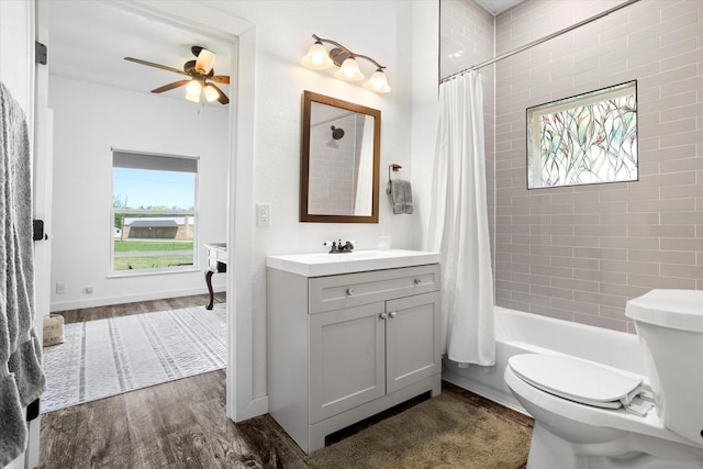 500 E Criner St, Grandview, TX 76050 - bathroom featuring wood finished floors, ceiling fan, toilet, vanity, and shower / tub combo with curtain