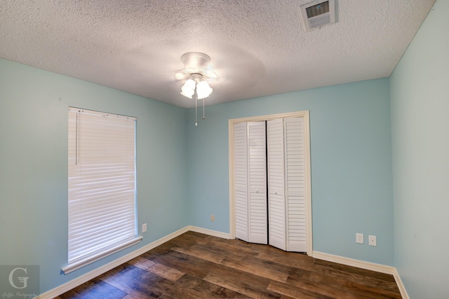 5411 Sage Dr, Bossier City, LA 71112 - unfurnished bedroom with dark wood-style flooring, visible vents, baseboards, and a closet