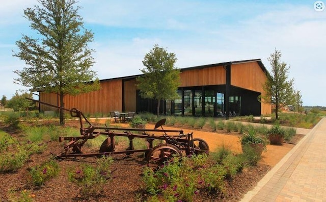 surrounding community featuring an outdoor structure and a pole building
