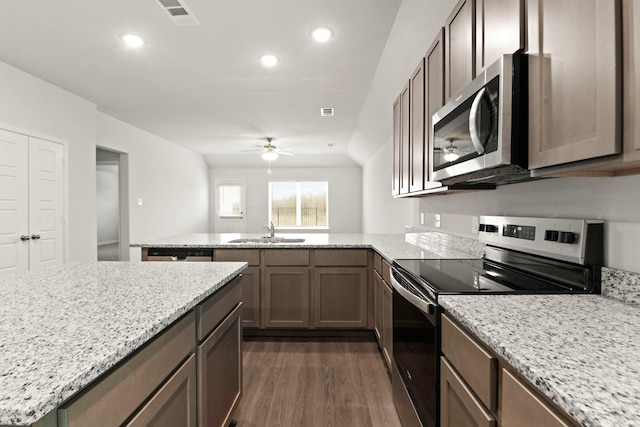 5024 Wellborn Rd, Fort Worth, TX 76036 - kitchen featuring dark wood-style flooring, visible vents, a sink, a peninsula, and stainless steel appliances