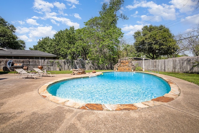 1128 Mason Dr, Hurst, TX 76053 - view of pool featuring a fenced in pool, a patio area, and a fenced backyard