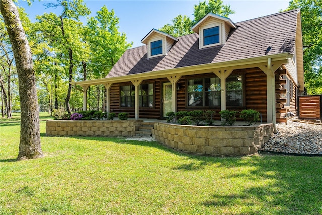 view of front of home featuring a front yard and a shingled roof