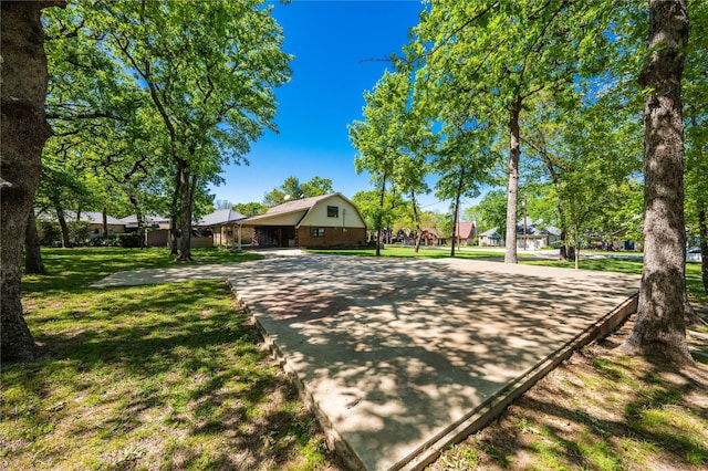 view of front of home featuring a carport, driveway, and a front lawn