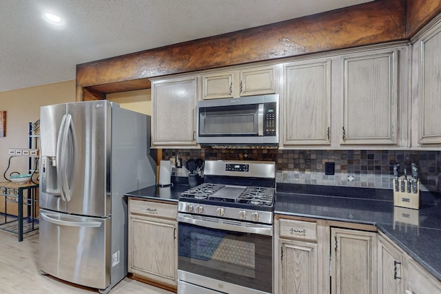 8202 Silverton Dr, Arlington, TX 76001 - kitchen featuring stainless steel appliances, tasteful backsplash, recessed lighting, and dark countertops