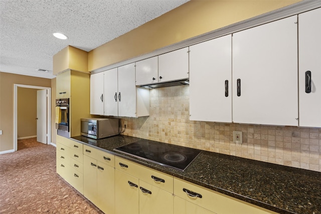 1803 Michael Ct, Arlington, TX 76010 - kitchen with stainless steel appliances, a textured ceiling, under cabinet range hood, baseboards, and decorative backsplash