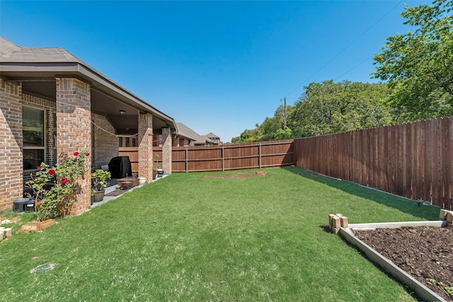 view of yard featuring a fenced backyard
