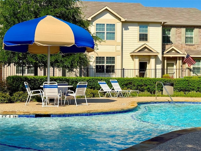 6948 Carrington Ln, Fort Worth, TX 76137 - community pool with fence and a patio