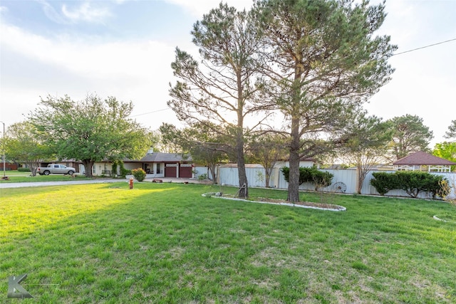 view of front facade with a front lawn and fence
