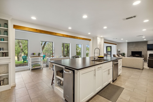 7342 Briar Rd, Azle, TX 76020 - kitchen with visible vents, open shelves, a sink, dark countertops, and recessed lighting