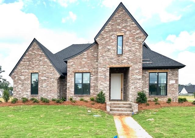 916 Aaron Ln, Benton, LA 71006 - view of front facade featuring a front lawn, brick siding, and a shingled roof