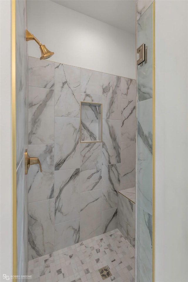 916 Aaron Ln, Benton, LA 71006 - bathroom with a marble finish shower