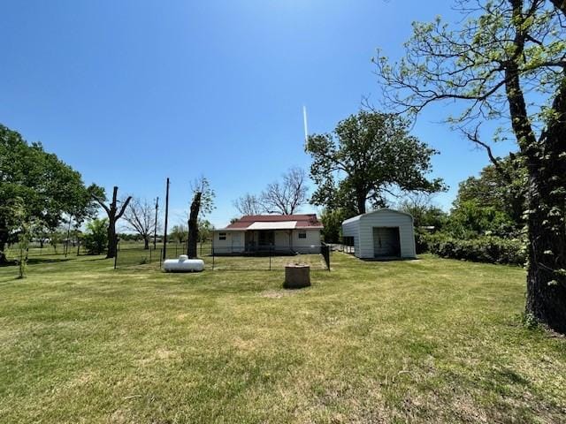 view of yard featuring a shed and an outdoor structure