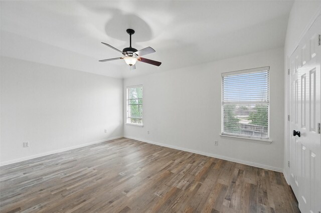 carpeted spare room featuring baseboards and ceiling fan