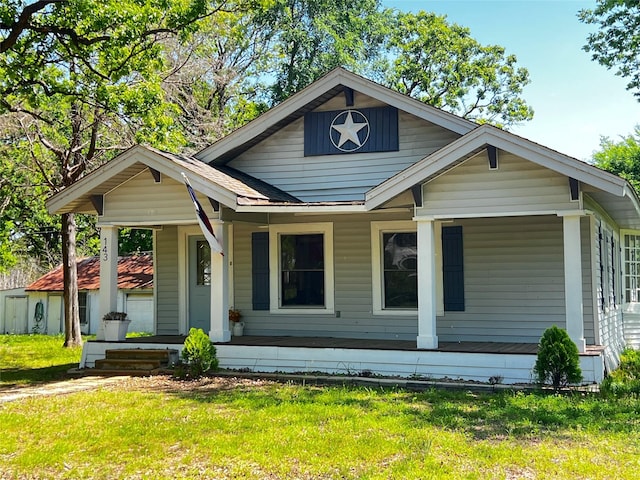 143 Lisa Layne St, Gun Barrel City, TX 75156 - bungalow-style home with a porch and a front yard