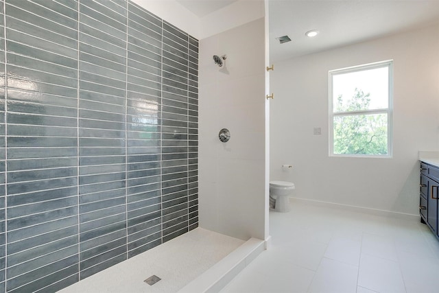 full bathroom featuring a tile shower, tile patterned flooring, vanity, toilet, and recessed lighting
