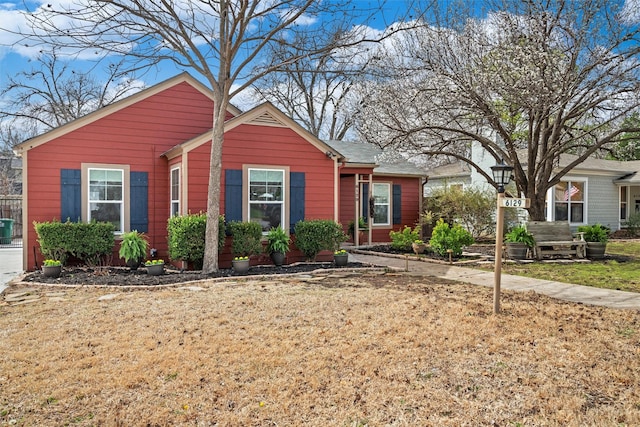 view of front of property with a front lawn