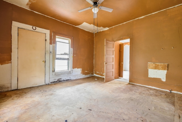 empty room featuring ceiling fan