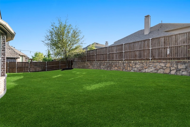 view of yard featuring a fenced backyard