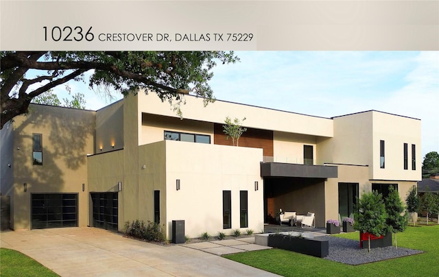 10236 Crestover Dr, Dallas, TX 75229 - view of property featuring a garage, driveway, and cooling unit