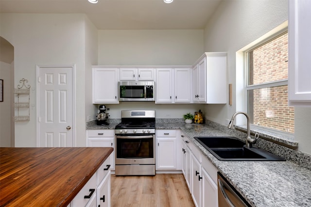 3945 Ringdove Way, Fort Worth, TX 76262 - kitchen featuring stainless steel appliances, butcher block countertops, a sink, white cabinetry, and recessed lighting