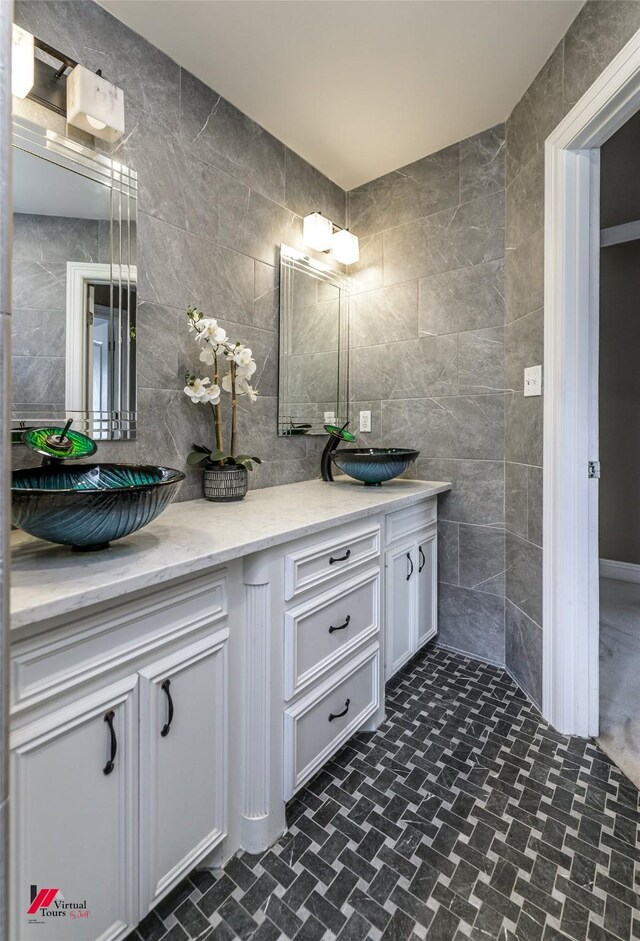 1231 Whitehall Dr, Bossier City, LA 71112 - full bath with double vanity, a sink, and tile walls