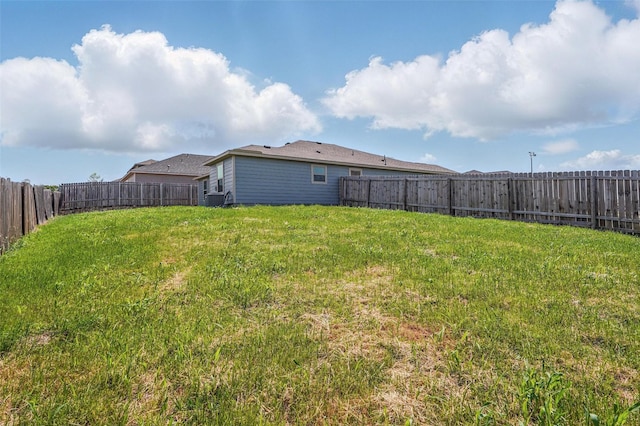 14203 Riata Ln, Dallas, TX 75253 - view of yard featuring a fenced backyard