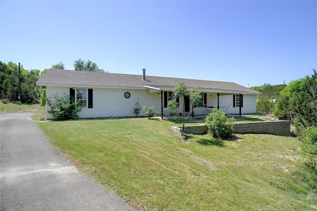 4916 Gooseberry Trl, Granbury, TX 76048 - ranch-style home featuring aphalt driveway and a front lawn