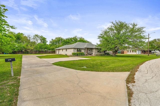view of front of house featuring driveway and a front lawn