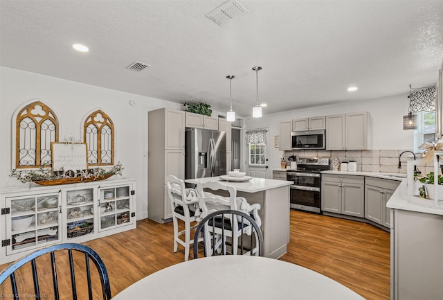 868 Briggs Blvd, East Tawakoni, TX 75472 - kitchen featuring visible vents, gray cabinets, appliances with stainless steel finishes, light countertops, and light wood finished floors