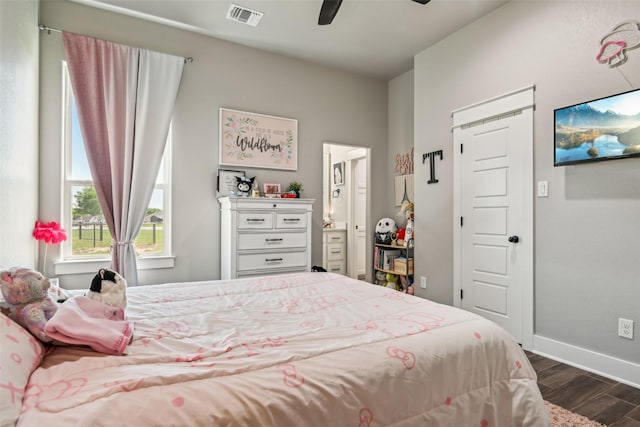 bedroom featuring dark wood-style flooring, visible vents, baseboards, and ceiling fan