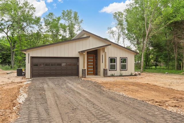 228 W Fm 27, Fairfield, TX 75840 - view of front facade featuring dirt driveway, central air condition unit, and a garage