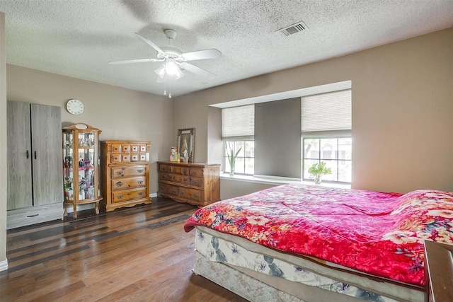 10125 Leatherwood Dr, Fort Worth, TX 76108 - bedroom featuring visible vents, wood finished floors, and a textured ceiling