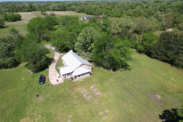 birds eye view of property featuring a forest view