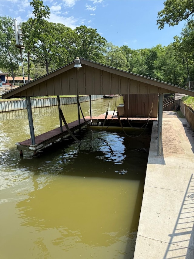 dock area featuring boat lift