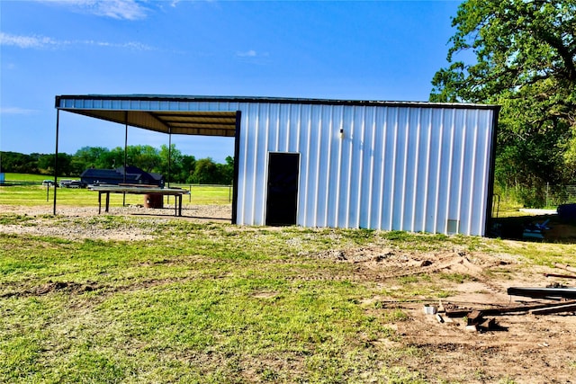 view of outbuilding featuring an outbuilding