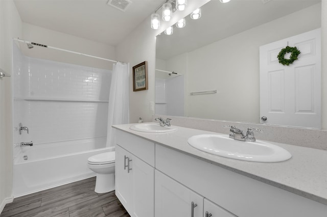 1335 Panorama Dr, Forney, TX 75126 - bathroom featuring a sink, visible vents, shower / bath combo with shower curtain, and wood finished floors